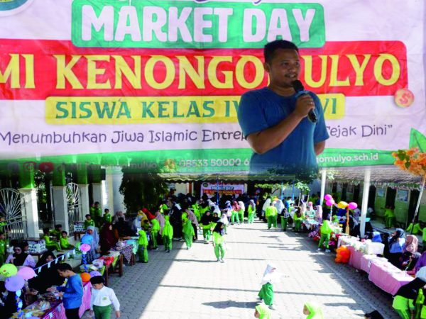 Halaman MI Kenongomulyo Disulap Jadi Pasar Mini, Market Day Madrasah Banjir Pengunjung