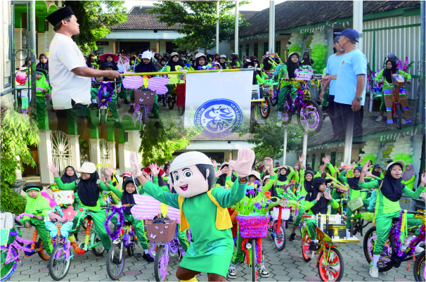 Ratusan Sepeda Hias dan Topi Unik Warnai Pawai Taaruf Yayasan Islam Muhyiddin Sambut SPMB dan Ramadhan 2026
